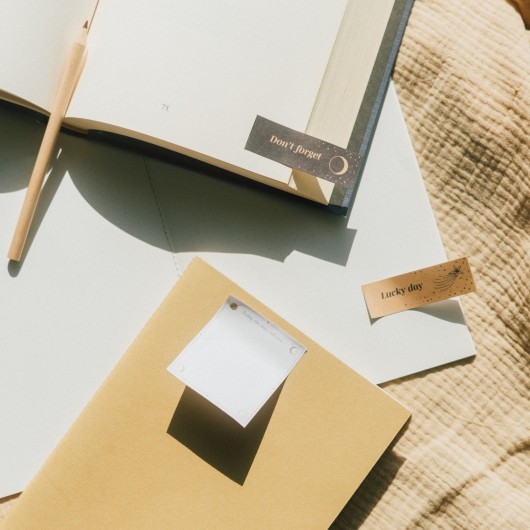 ASTRAL WEEKLY PLANNER WITH POST-IT NOTES