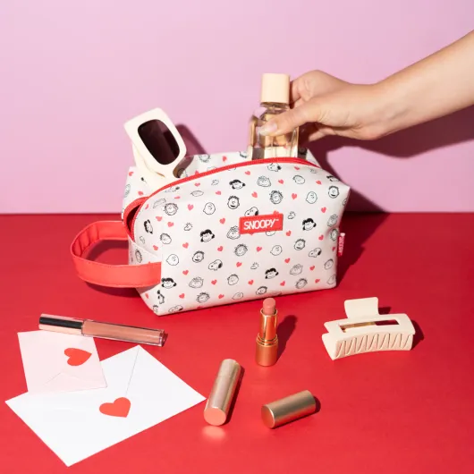 SNOOPY LOVE SEASON TOILETRY BAG