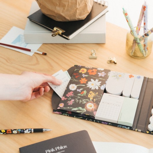 SLEEPLESS GARDEN WEEKLY PLANNER WITH STICKY NOTES