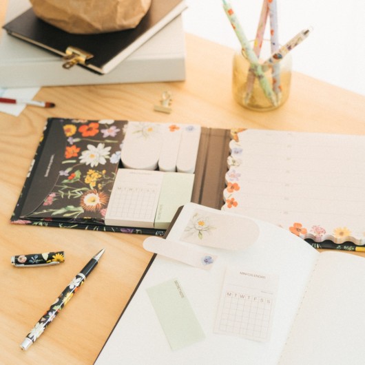 SLEEPLESS GARDEN WEEKLY PLANNER WITH STICKY NOTES