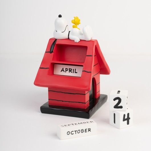 SNOOPY DOGHOUSE 3D PERPETUAL CALENDAR