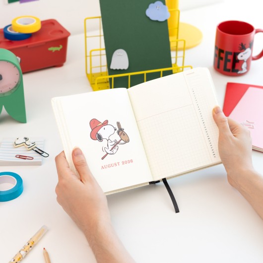 SNOOPY 2026/2027 DAY PER PAGE M CASEBOUND 11 MONTHS ACADEMIC DIARY