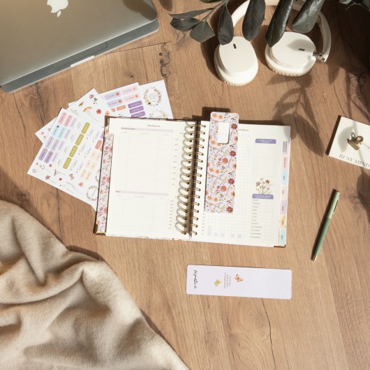 ESSENTIAL RAQUEL BECK 2027 A6 WEEK VIEW FULL YEAR DIARY
