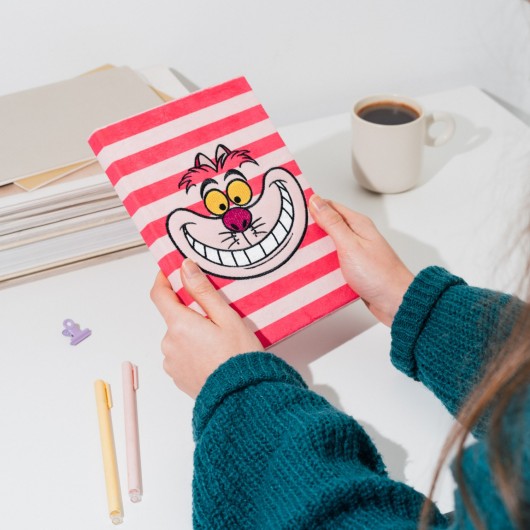CUADERNO PREMIUM A5 TAPA FELPA DISNEY ALICIA EN EL PAIS DE LAS MARAVILLAS GATO CHESHIRE
