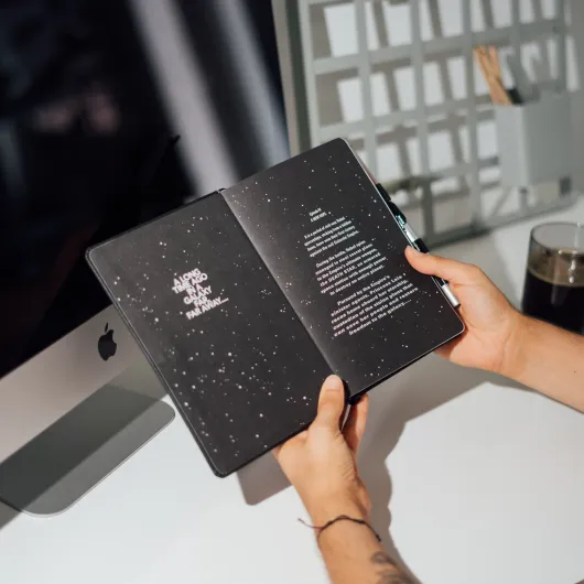 CUADERNO PREMIUM A5 CON BOLIGRAFO SABLE DE LUZ STAR WARS DARTH VADER