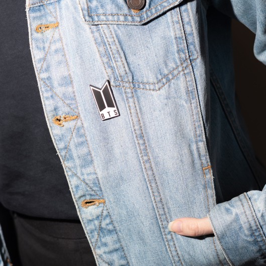 PIN BTS LOGO