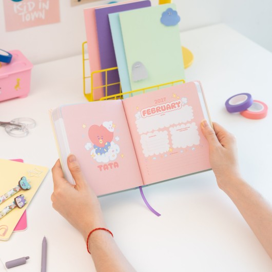 AGENDA ESCOLAR 2026/2027 DIA PAGINA M CON LOMO 11 MESES BT21