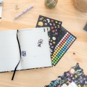 AGENDA ESCOLAR 2026/2027 SEMANA VISTA A5 CON LOMO 17 MESES SLEEPLESS GARDEN
