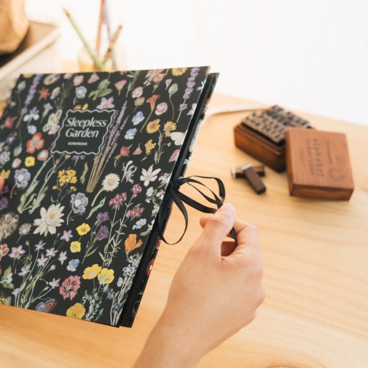 SCRAPBOOK ALBUM FOTO 26X26CM 40 PAGINAS SLEEPLESS GARDEN