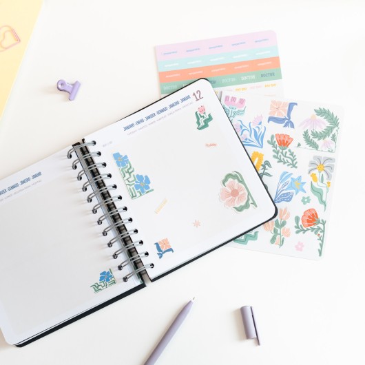 AGENDA ESCOLAR 2026/2027 DIA PAGINA M 11 MESES FLORAL CUBES