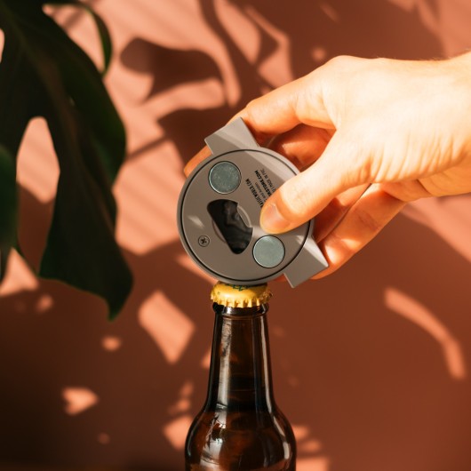 MAGNET AVEC OUVRE-BOUTEILLES JURASSIC PARK