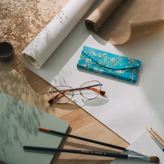 ÉTUI À LUNETTES TRIANGULAIRE VAN GOGH MUSEUM