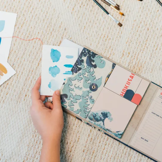 PLANIFICATEUR HEBDOMADAIRE AVEC NOTES ADHÉSIVES HOKUSAI