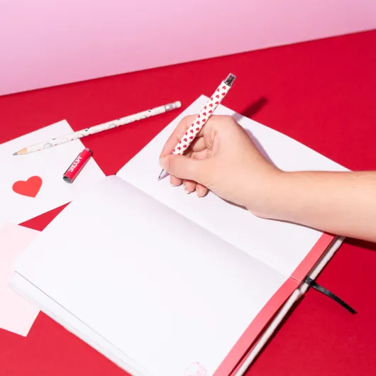 SET TROUSSE AVEC STYLO ET CRAYON SNOOPY LOVE SEASON