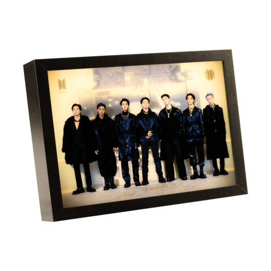 ILLUSTRATION LED ENCADRÉE BTS