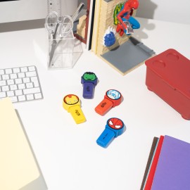 SET DE 4 SURLIGNEURS AVEC TOPPER MARVEL LES AVENGERS 2