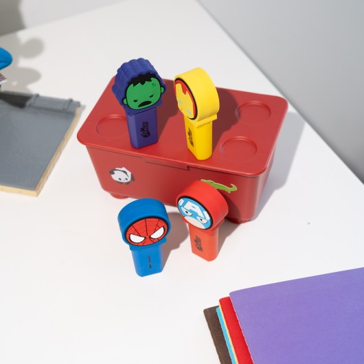 SET DE 4 SURLIGNEURS AVEC TOPPER MARVEL LES AVENGERS
