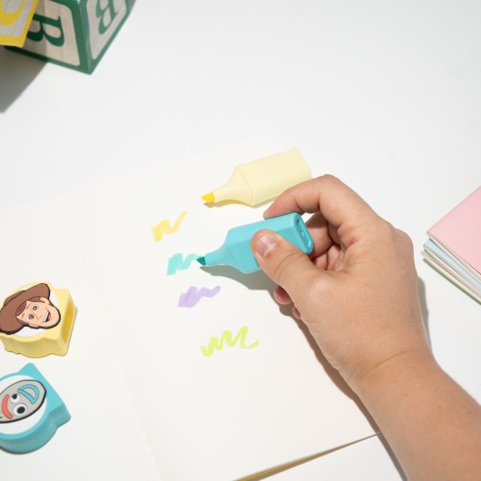 SET DE 4 SURLIGNEURS AVEC TOPPER DISNEY PIXAR TOY STORY