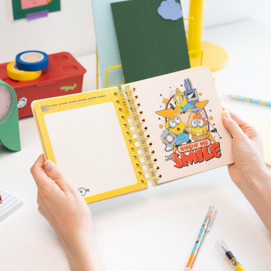DIARIO SCOLASTICO GIORNALIERO 2026/2027 TAGLIA M 11 MESI MINIONS