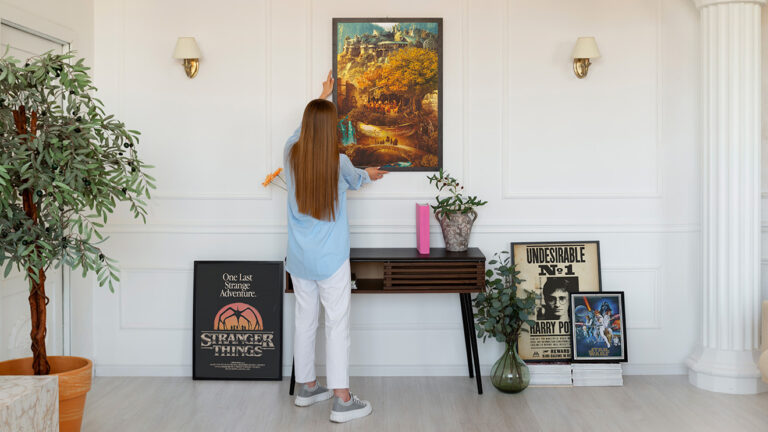 Marcos para pósters de gran formato en un ambiente decorativo moderno