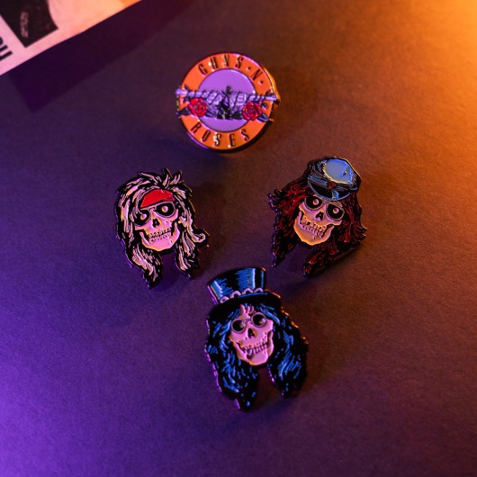 CONJUNTO DE 4 PINS GUNS N ROSES