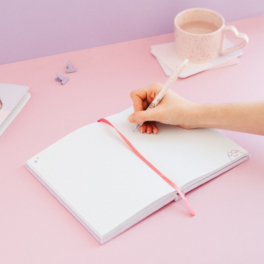 CADERNO PREMIUM A5 TAPA FELPA PUSHEEN MOMENTS