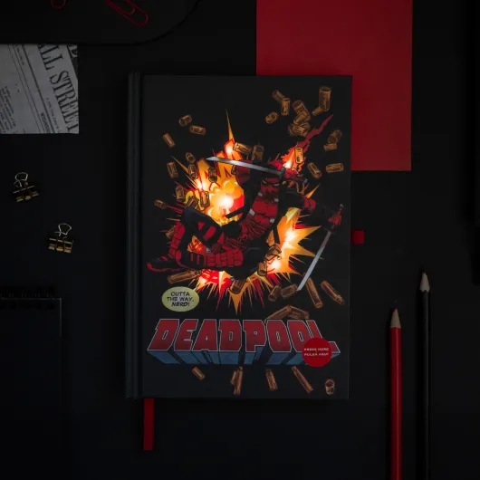 CADERNO PREMIUM A5 COM LUZ MARVEL DEADPOOL
