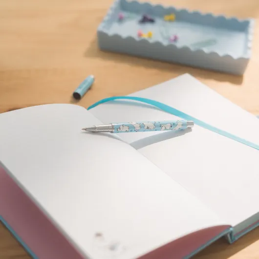 CONJUNTO CADERNO PREMIUM A5 COM ESFEROGRÁFICA MOOMIN