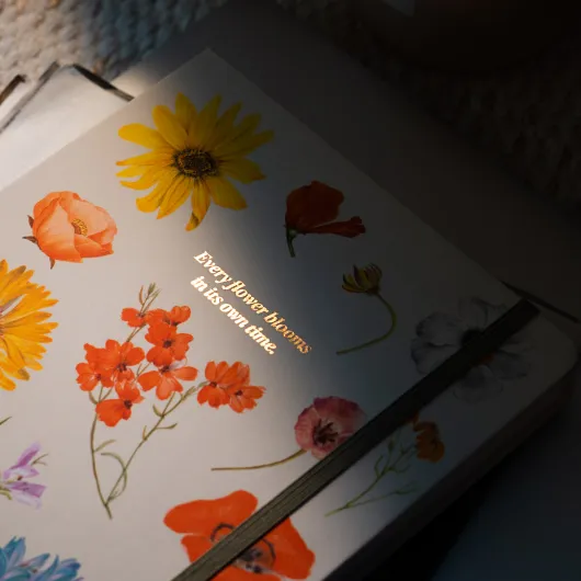 CADERNO COSTURADO A5 COLORFUL FLOWERS KOKONOTE