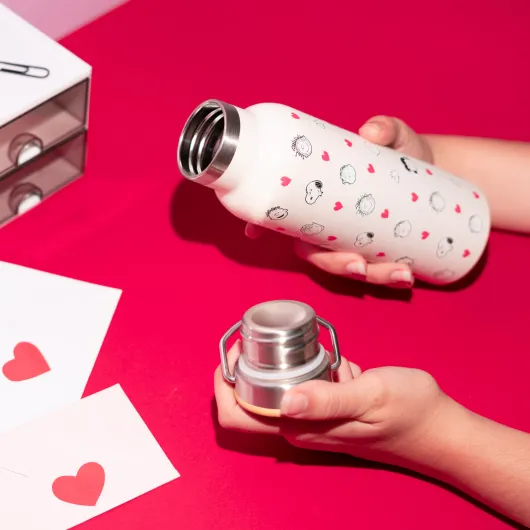 GARRAFA METALICA COM PEGA SNOOPY LOVE SEASON