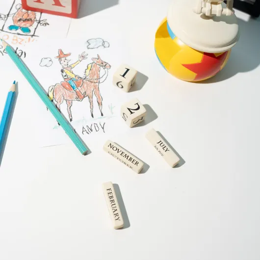 CALENDARIO PERPETUO 3D DISNEY PIXAR LÂMPADA E BOLA