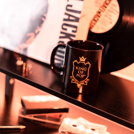 CANECA MICHAEL JACKSON KING OF POP PRETA