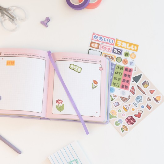 AGENDA ESCOLAR 2026/2027 DIA PÁGINA M COM LOMBADA 11 MESES KAWAII