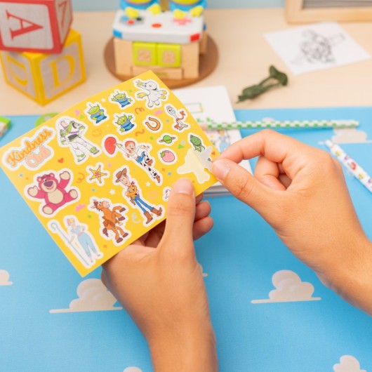 CONJUNTO BÁSICO DE PAPELARIA DISNEY PIXAR TOY STORY