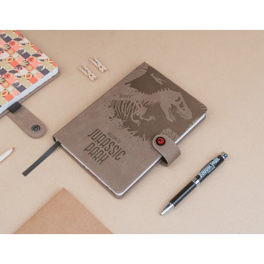 CADERNO PREMIUM A5 COM ESFEROGRÁFICA PROJECTORA JURASSIC PARK