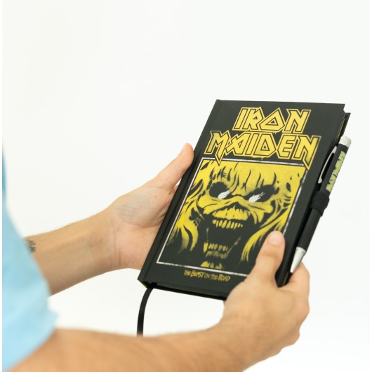 CADERNO PREMIUM A5 COM ESFEROGRÉFICA PROJECTORA IRON MAIDEN